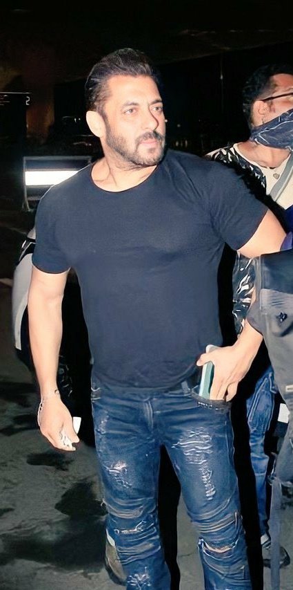 prmedia06's tweet photo. #Tiger and #Zoya head to #Russia for the international schedule of #Tiger3.
#SalmanKhan #KatrinaKaif
#cinepoint https://t.co/S4jWJdn6un