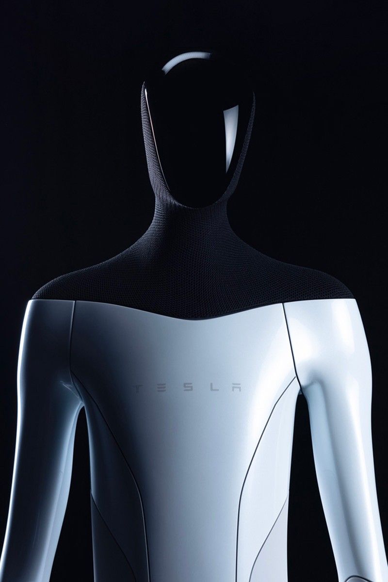 Elon Musk dévoile son Tesla Bot, un robot humanoïde qui mesure 1m73 pour 56 kilos !

Il peut se déplacer à 8km/h et peut porter des charges de 68 kilos maximum. Il est toujours plus grand que <a href="/KenBogard/">Ken Bogard</a> mais coûte sans doute plus cher. 👀