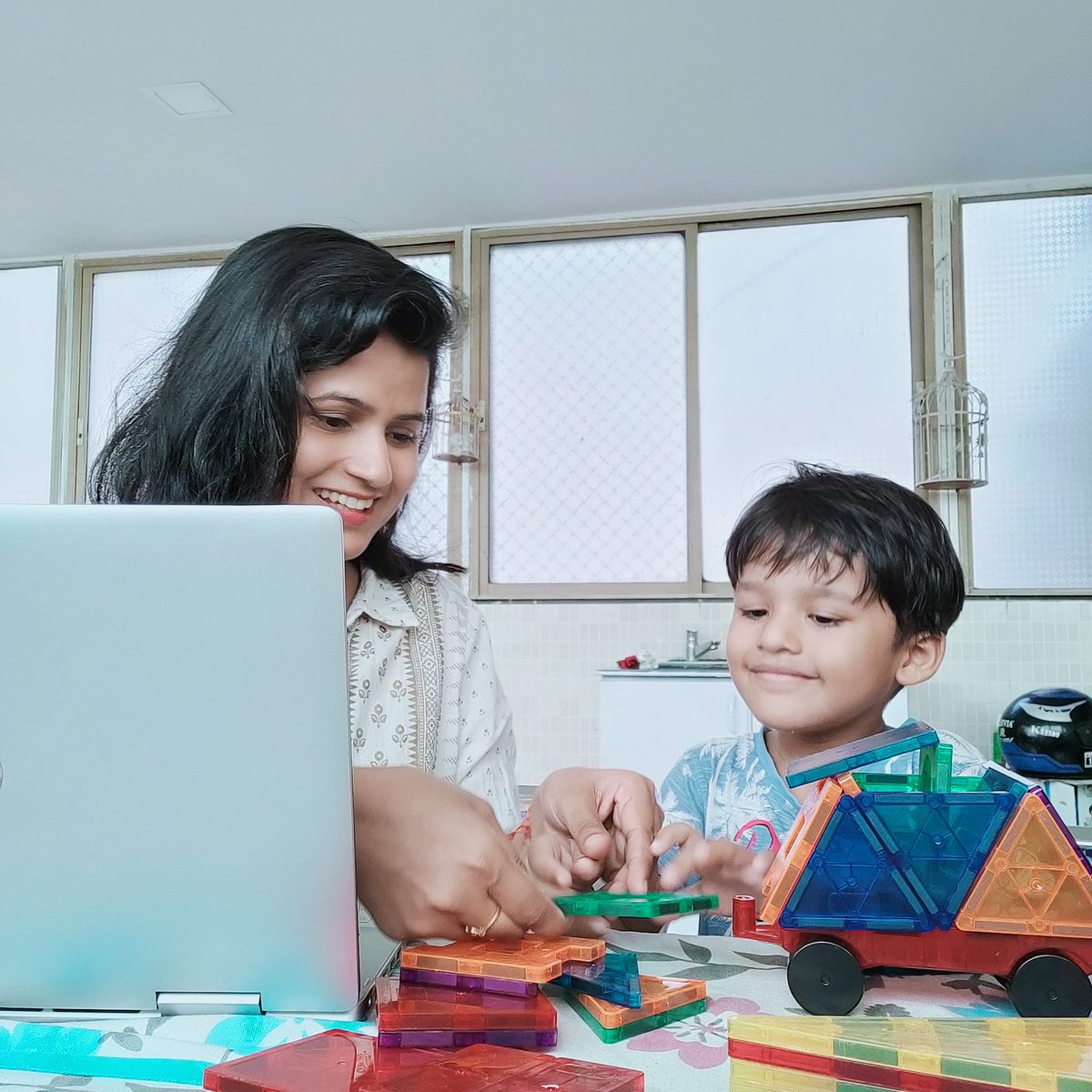 krishjojha's tweet photo. @ICICIPruMF #ContestAlert Work from home was not easy but what it has definitely introduced me to a better version of mine. Luv to multitask,engaging with my kid while attending webinars. Getting better at it .
Join in friends @KapurMeenakshi
@Anitapratapsing @rehanak55
#SmartLifeContest https://t.co/BRjbg2DMJ0