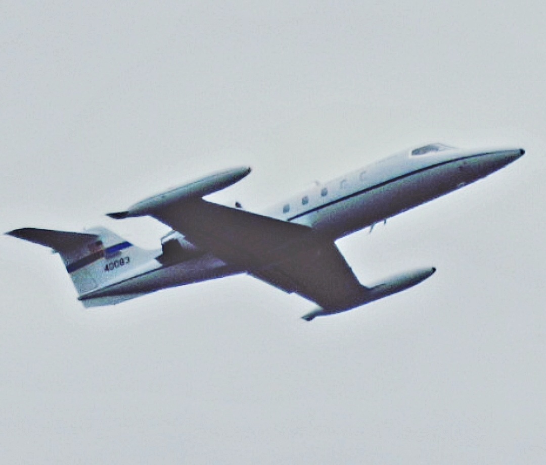 BloodyPolitics's tweet photo. Phwoar.๐
Brightening up a very grey day. Cloud obscured the big heavies but these beauties flew over fast and low.
USAF Learjet 84-0096 35-542
#LJ35 #Valor21
USAF Learjet 84-0083 35A-584 #LJ35 #Valor11
#avgeek #USAFE #C21 https://t.co/l1B9912FQT