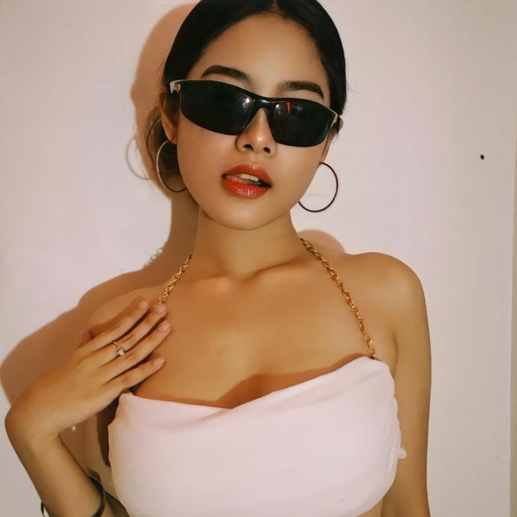 ⠀
    
        TYRIA.⠀
         new account and new to rp. 
         like and retweet to be mutuals
         and for a possible dm.
                  
⠀