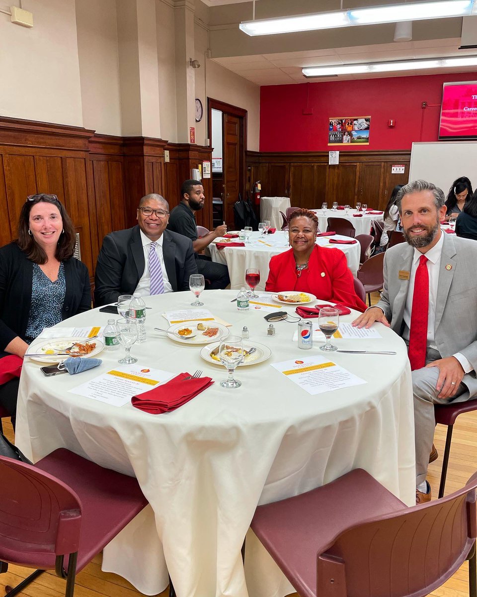 montclair_bc's tweet photo. The Newark College and Career Readiness program has come to an end, and what better way to conclude than to gather everyone for a special brunch‼️ Thank you to our Newark Public School seniors for participating and hope to see you on campus soon 🐻❤️💛 https://t.co/BVgTsCdUhC
