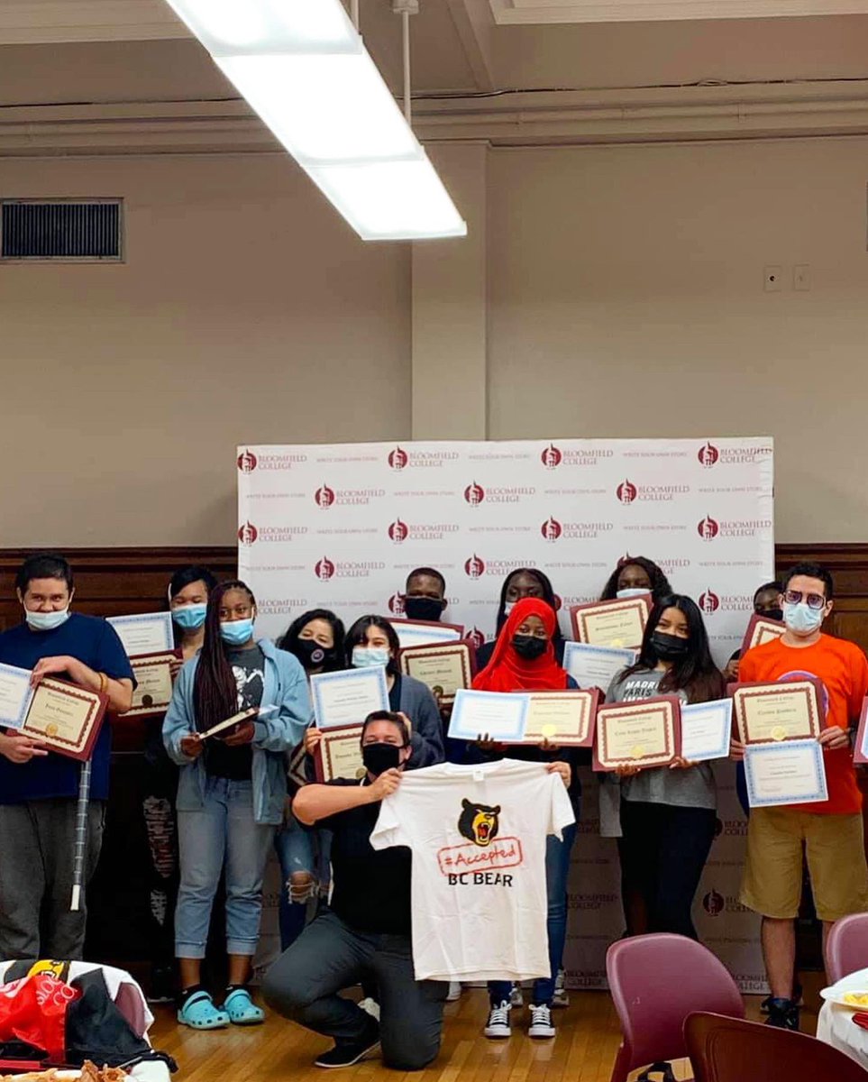 montclair_bc's tweet photo. The Newark College and Career Readiness program has come to an end, and what better way to conclude than to gather everyone for a special brunch‼️ Thank you to our Newark Public School seniors for participating and hope to see you on campus soon 🐻❤️💛 https://t.co/BVgTsCdUhC