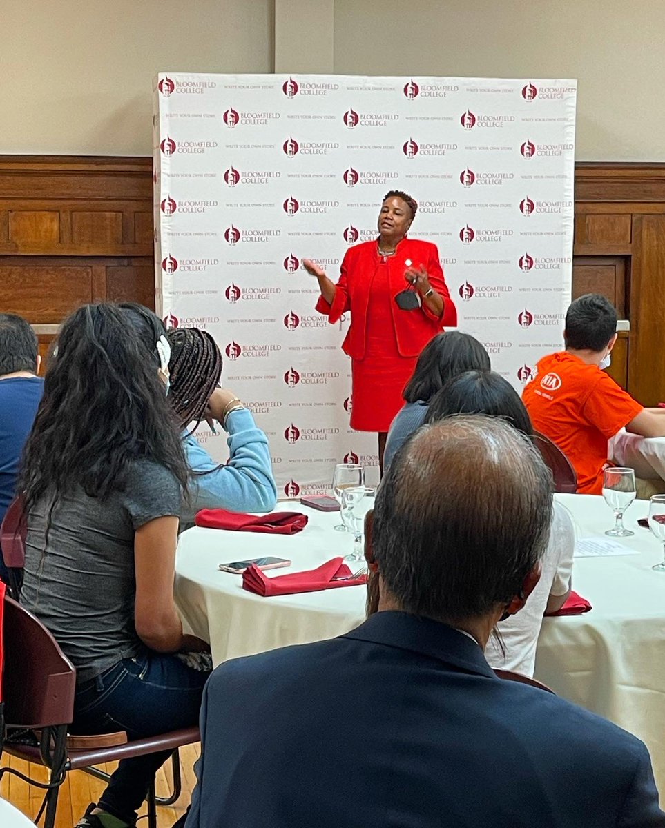 montclair_bc's tweet photo. The Newark College and Career Readiness program has come to an end, and what better way to conclude than to gather everyone for a special brunch‼️ Thank you to our Newark Public School seniors for participating and hope to see you on campus soon 🐻❤️💛 https://t.co/BVgTsCdUhC