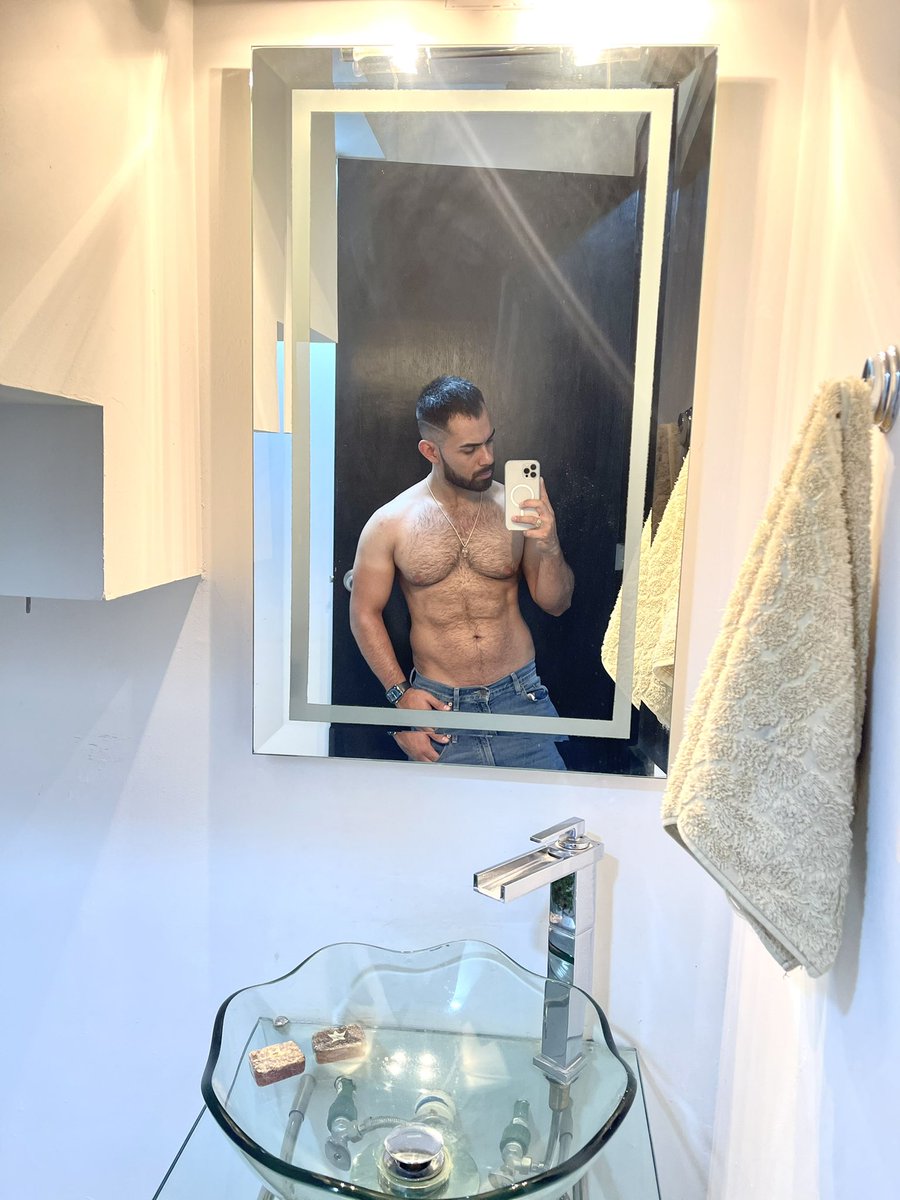 GeorgeGlezzGG's tweet photo. De lejos para iniciar el día #goals #zac #mx #workout #fitnessmotivation #selfieportrait #capitalgym #wolf https://t.co/xLIIG4fdKY