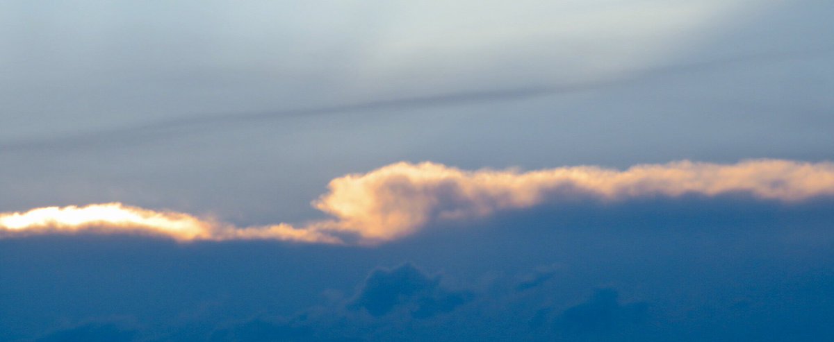 hapandcarol's tweet photo. #HAPPINESS is discovering several clouds with silver linings hopefully indicating good things will soon happen. #cloudwithasilverlining #clouds https://t.co/D4G025JuHs