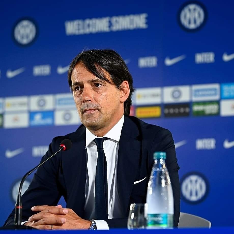 inter_latino's tweet photo. Inzaghi: "Sabía de los problemas financieros. Había una venta planificada (Hakimi) pero la venta de Lukaku fue inesperada. Marotta y Ausilio trataron de convencer a Lukaku pero nos dijo que Chelsea era un sueño y que ya había tomado su decisión." https://t.co/U41L95cx6C