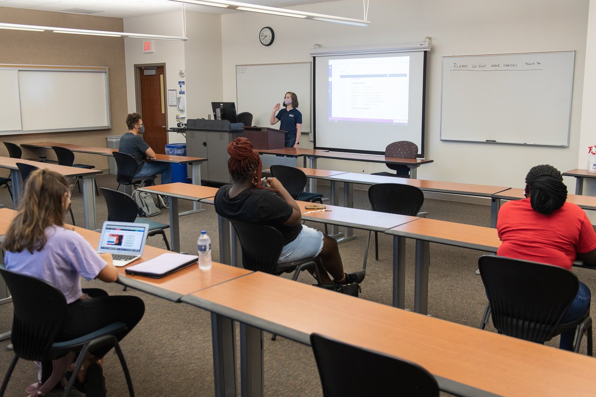 UISedu's tweet photo. Happy first day of Fall Semester 2021 classes at #UISedu! We're so excited to welcome you back to the classroom today. https://t.co/odJyOaTp5P