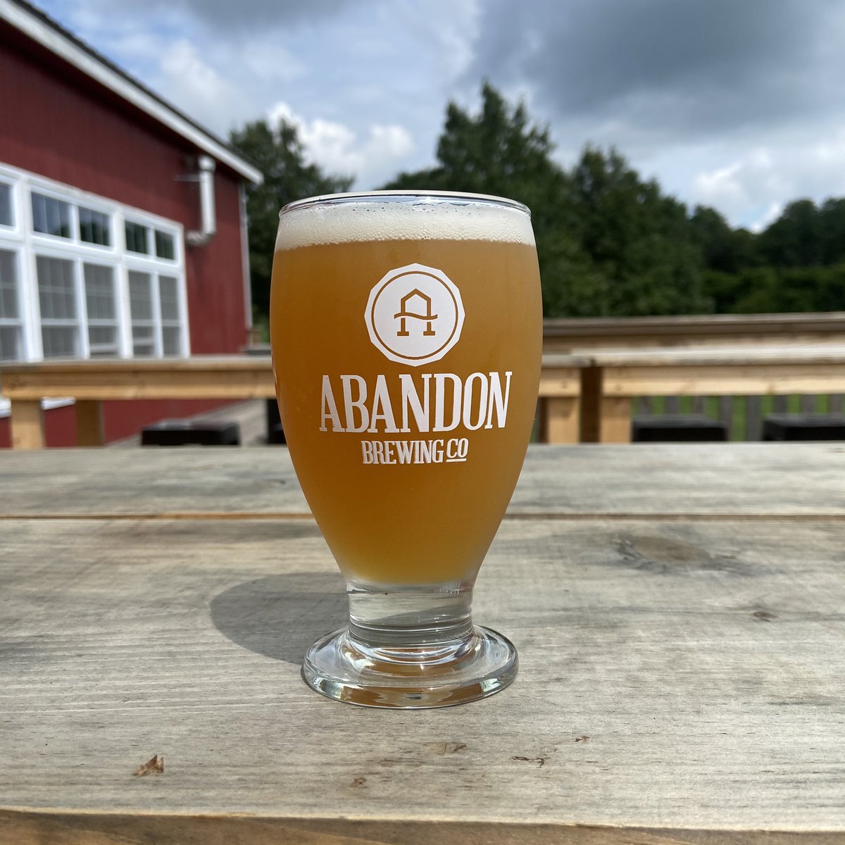 AbandonBrewing's tweet photo. It's a great day to experiment with a new IPA! This experimental has a blend of Cryo Citra, Chinook and Amarillo hops!
#AbandonBrewingCo #Experimentalipa https://t.co/8CGHYclGYK