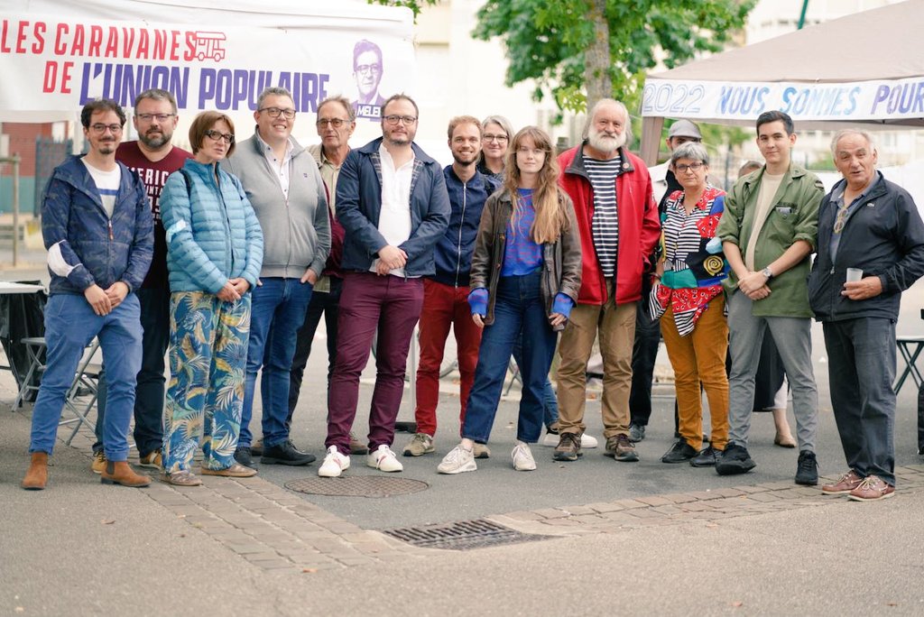 GChaussemy's tweet image. Cette semaine nous avons reçu à #Châteauroux la caravane de la @FranceInsoumise, un moment fort qui lance la campagne dans l'Indre (36) pour la campagne présidentielle de @JLMelenchon 

#OnEstPret

@JoyeuxLaurent2 @AymericCompain @CaroleGarguilo @girolles36 @Not_Robespierre