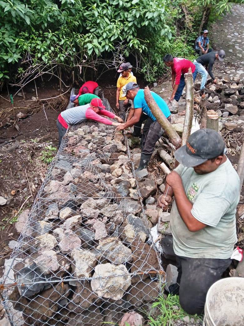 nuevasesp's tweet photo. For the Telica volcano communities, access roads are vital. Unfortunately, every rainy season these roads are damaged. Thanks to your support, we have undertaken urgent improvements and repairs to one of the access roads to Agua Fría.

Support our work: 
https://t.co/CgjMm55jpX https://t.co/nc1p1NyjtV