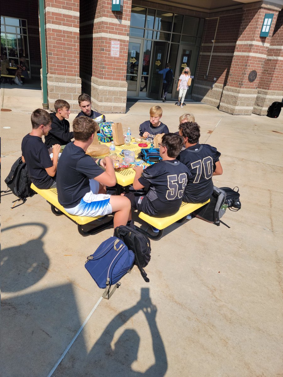 PHSjackets's tweet photo. ✅ Class Meetings
✅Staff/Student Cookout
✅Music & Games
✅Home Football Game Tonight
It's a great day to be a Yellow Jacket!
Thanks to our wonderful cafeteria staff and @HelpingPhs group for helping with the cookout today!🐝 #jacketway https://t.co/NO7xz7qGpf