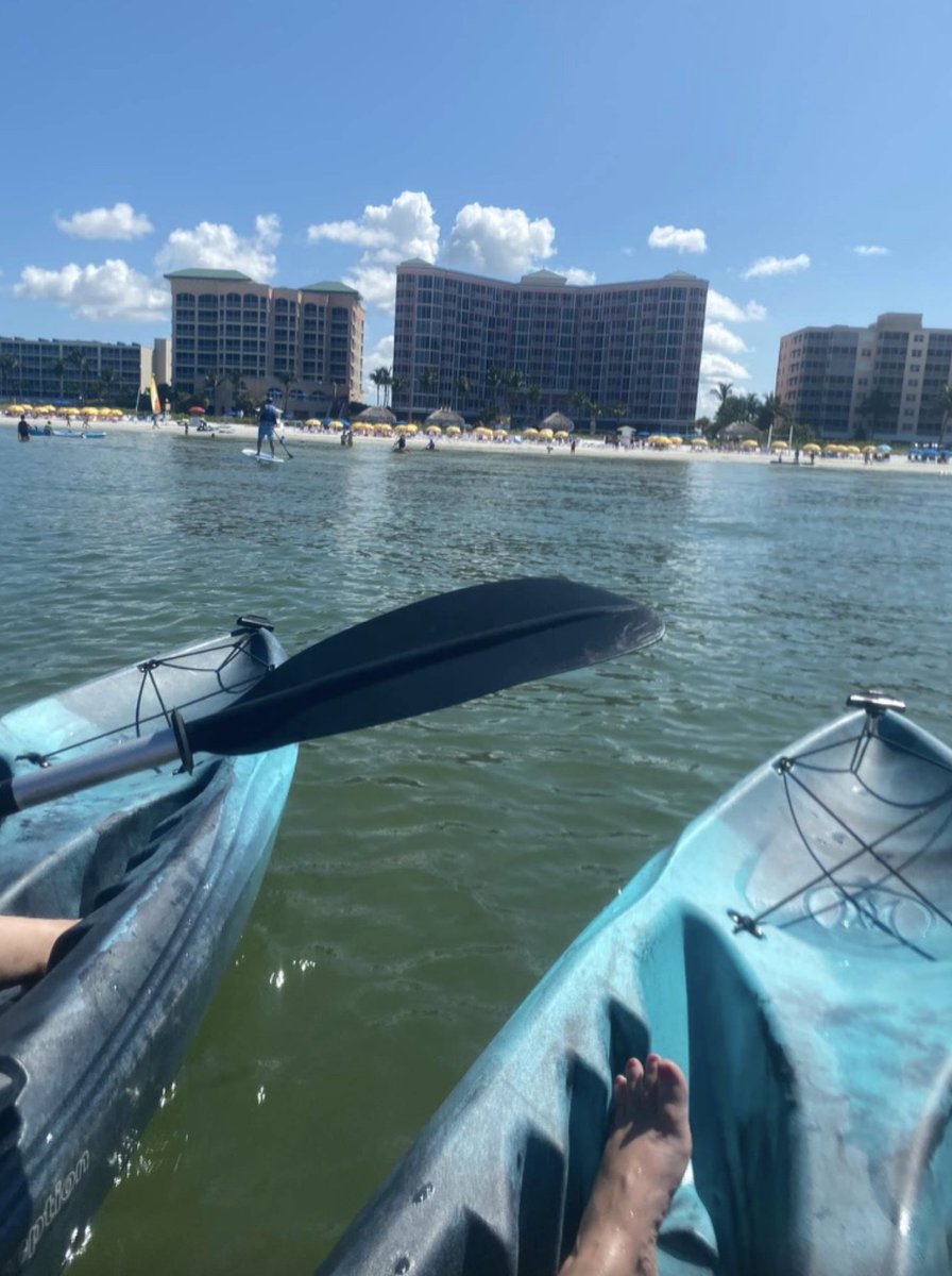 Every day is a great day to be out on the water 😎 And guests receive complimentary kayak and paddleboard rentals during their stay! #pinkshellresort

📸 Wendy Hadler O'Laughlin