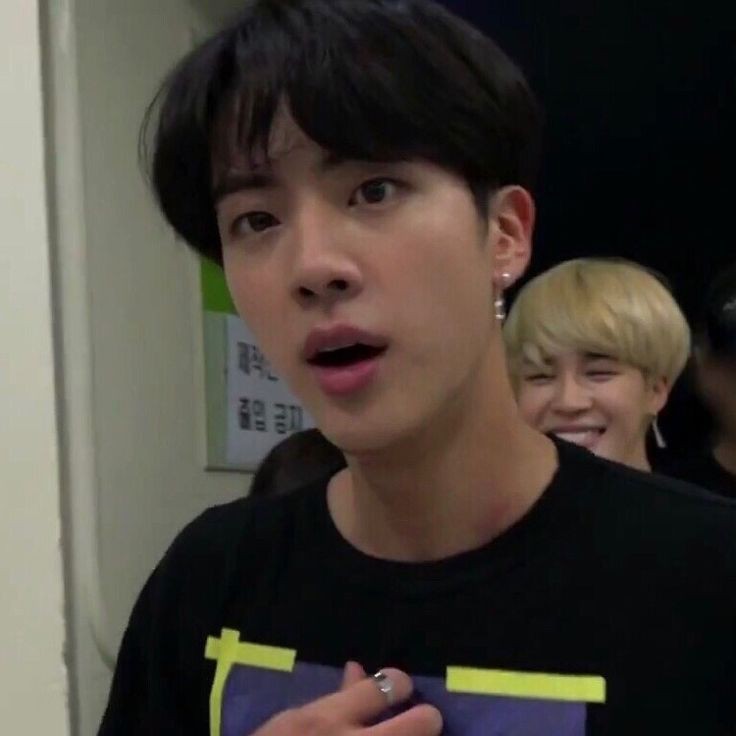 mikrocosjin's tweet photo. Seokjin is the type of boyfriend that will never be your boyfriend https://t.co/rbWE12TPlw