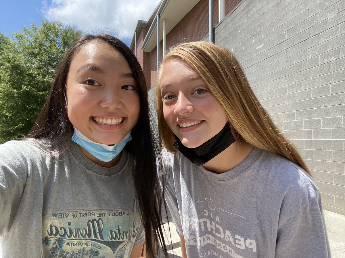 MayMishima's tweet photo. We finished the Start with a Hello week strong with Green out day. Had so much fun this week! #FCSStartWithHello @AlpharettaStuCo https://t.co/pY2CuFtKaW