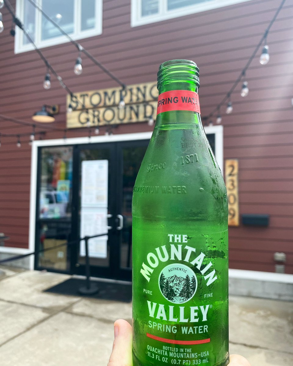MVMidAtlantic's tweet image. A break from the storm calls for BBE (best biscuits ever) with a side of BWE (best water ever) 😍
📸 @jnment #mountainvalleyspringwater #mtnvalleymidatlantic