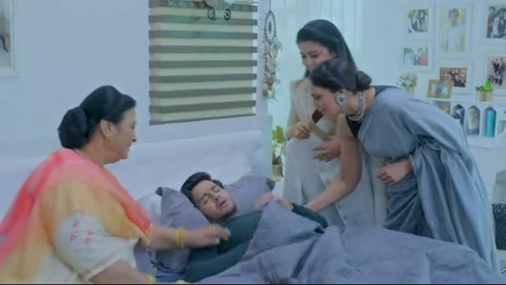 HKeyar's tweet photo. Just this bady sleeping and his mother's trying to wake him up...🥺
This was the one of best as well as cutest scene 🥺❤️
#IshkParZorNahi https://t.co/XAa08GKIgm