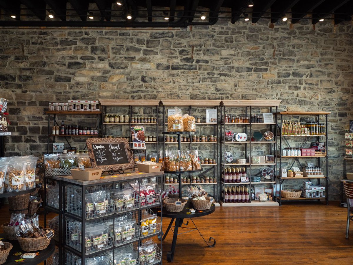 DofflemyerHotel's tweet photo. The pies, candies, honey butter, and other goods at Oliver and Company make it the perfect place for you to pick up a souvenir when you stay at the Dofflemyer! #oliverandcobistro #dofflemyerhotel #visitsansaba https://t.co/X6hF1CwsKO