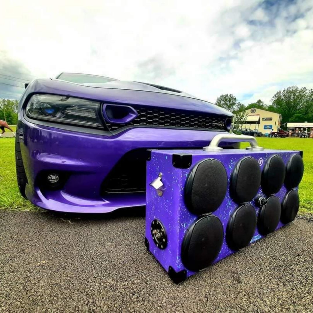 🔥🔥🔊These #12volt #bluetoothspeakers from Pat Boggs are nice! Portable tunes that can match your ride if you so choose. 👌

#12voltmag #caraudio #subwoofer #audio #audiomobil #bass #caraudiofab #chipeo #carstereo #caraudiofabrication #caraudiosystem #spl #car #soundquality