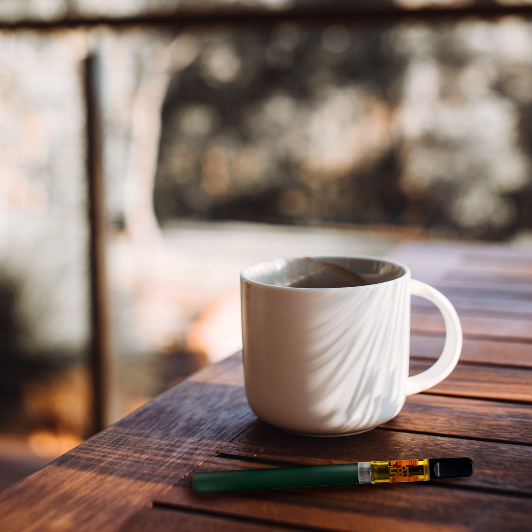 PureExtracts_CA's tweet photo. Craving this morning routine ☕ have you indulged in our Pure Pulls yet today? 🌿
•
#pureextractscorp #morningroutine #pureextracts #coffee #vapes #vapecart #cannabis #cannabiscommunity https://t.co/y2kSs1MPSb