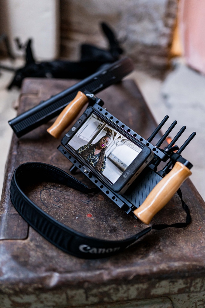 photofrank2's tweet image. I have this obsession with shooting the client/director monitor. You can give a little sneak peak of the scene while the monitor is in a completely different spot🎬
-
BTS shot for @susanneopstal
-
#behindthescenes #clientmonitor #directormonitor