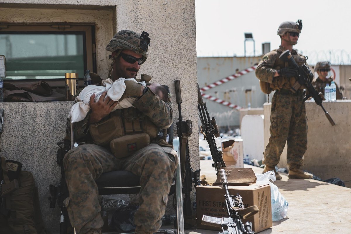 USMC's tweet image. A Marine assigned to the 24th MEU calms an infant during an evacuation at #HKIA Kabul, Aug 20. 

U.S. service members and coalition partners are assisting the @StateDept with a Non-combatant Evacuation Operation in #Afghanistan. 

@USMARCENT @CENTCOM
#Marines