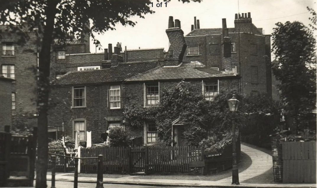 HeathgateUK's tweet photo. Flask Cottages, Flask Walk, 1945.

Early 19th century cottages built when Flask Walk was an overcrowded and working class area of Hampstead. 

Note the idiosyncratic crooked chimney 😱

#flaskcottages #flaskwalk #historichampstead https://t.co/LO88hquXD6