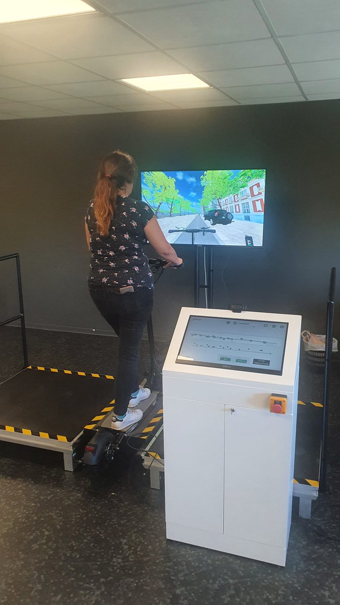 MWheel_Fr's tweet photo. Aujourd'hui, c'est essai  #simulateur version bêta  #Vtrott pour les membres de la  #teamMWheel novices en #trottinettesÉlectriques #innovation #Mprevention #securité #apprentissage #MobilitéResponsable https://t.co/e7sW7gWkty