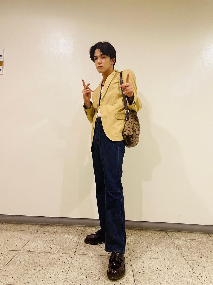 weversetrsr's tweet photo. [treasure weverse] 20210820
#ASAHI  post🌟 

🤖: thanks to you guys, i'm really happy. thank u. I will become a stronger person in the future too and not forget to thank the people around me
 
#아사히 #트레저 @treasuremembers https://t.co/oWnSC5Kagk