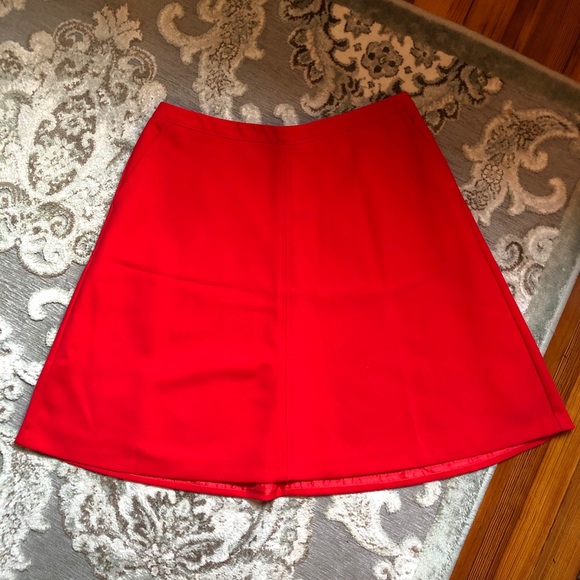 Summer19901288's tweet photo. So good I had to share! Check out all the items I'm loving on @Poshmarkapp from @clegirlcloset @Christe34535598 #poshmark #fashion #style #shopmycloset #loft: https://t.co/xj2hIZQLMD https://t.co/XjubfEHtxV