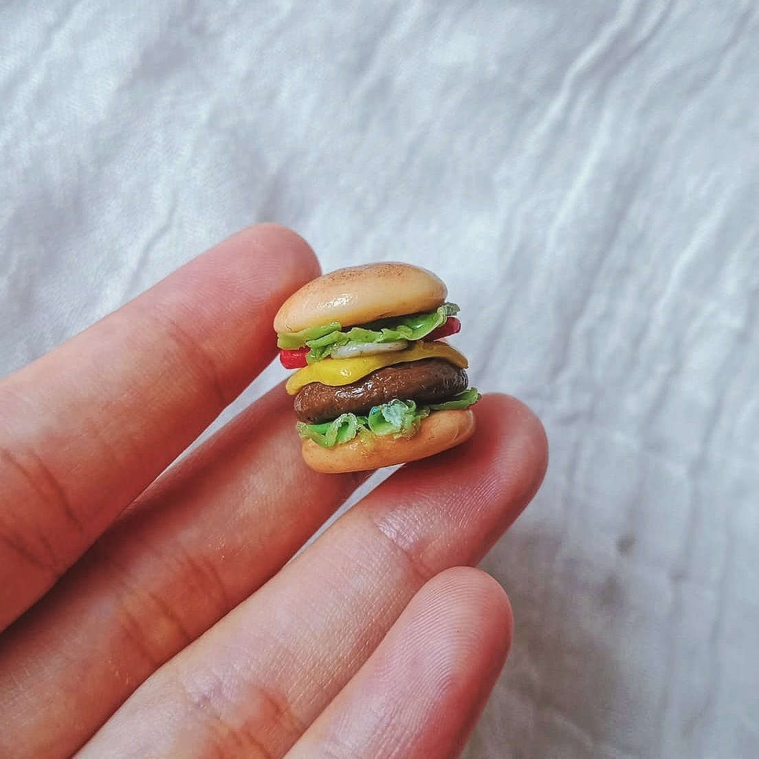 bebeautyart's tweet photo. 🍔 Tiny Burger 🍔
Air dry clay
Ø ±1.5cm
t ±2cm
#zonakaryaid #miniclayfood #miniclay #airdryclay https://t.co/ibxAapatJa