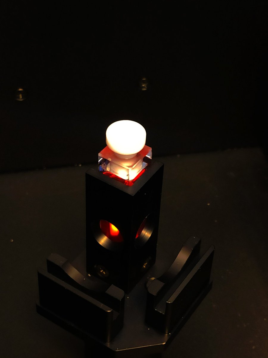 melis_alas's tweet photo. Fire is calling you 🔥 #Fluorescenceanalysis of red emissive #CarbonDots
 Happy #FluorescenceFriday 💃🏻👩🏻‍🔬 @GencRukan @FunGroup_MEU https://t.co/B3wfLjWa3A