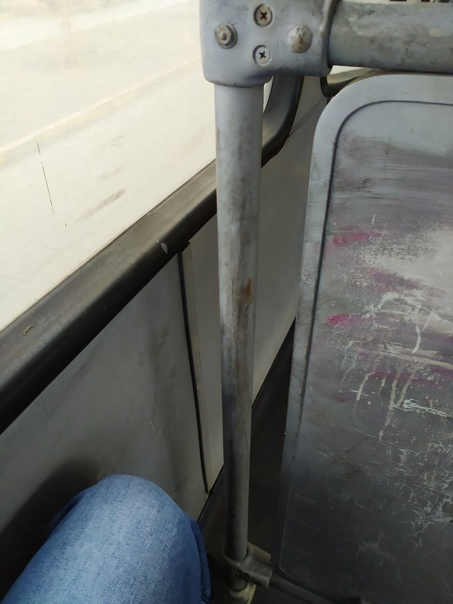 colocolo231's tweet photo. @Metbuschile más de un año que no ocupo la locomoción colectiva, pero me doy cuenta que el servicio es peor y muy sucio. Línea J01 https://t.co/zx0Hmmj96z