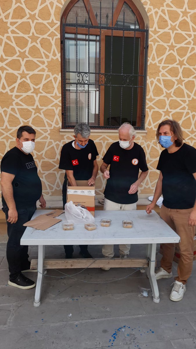 Cenab-ı Allah'ın rahmeti ve bereketi üzerimize olduğu bu mübarek günlerde Bi İnsan derneği olarak Aşure dağıtımı İle
Mevlana camii ve Gültepe camiinde cemaatimizin dualarına dahil olduk
Bi insan her nokta....