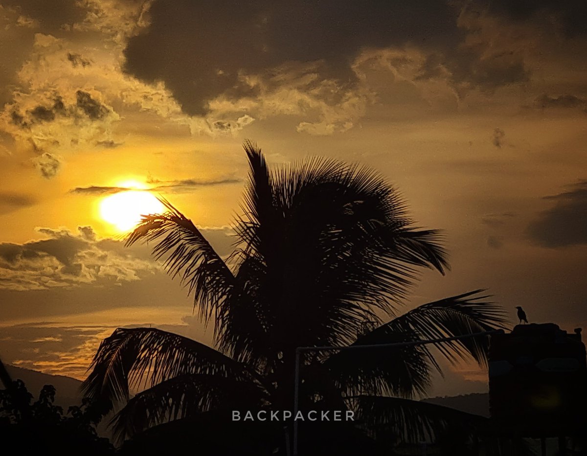 BackpackerText's tweet image. Golden Sky 💛
#BackpackerCamera #zeroedit