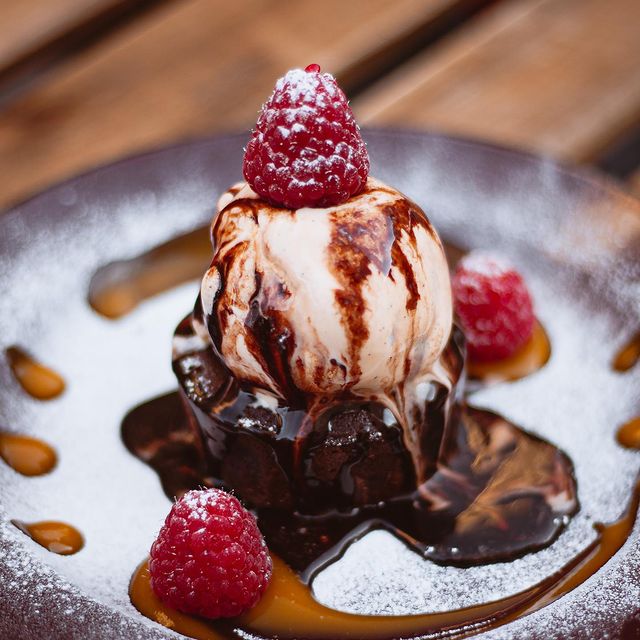 KinoBarcelona's tweet photo. ¿Te gusta el chocolate? No te puedes perder nuestro coulant con helado de vainilla!
🍫🍨🤤
Do you like chocolate? You gotta try our coulant with vanilla ice-cream!
#coulant #chocolate #kinobcn #elraval #macbalife https://t.co/pRZGqfQUun