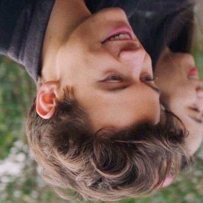 sunfflouwerry's tweet photo. I'm probably the only one who sees it but- https://t.co/wB2yW7Lj53