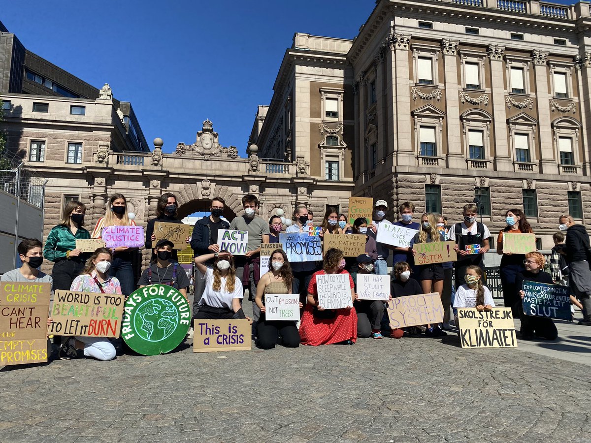 Luisa Neubauer (@luisamneubauer) on Twitter photo Klimastreik in Stockholm, drei Jahre nach dem ersten Klimastreik, fünf Wochen vor der Bundestagswahl. #FightFor1Point5 Klimastreik in Stockholm, drei Jahre nach dem ersten Klimastreik, fünf Wochen vor der Bundestagswahl. #FightFor1Point5