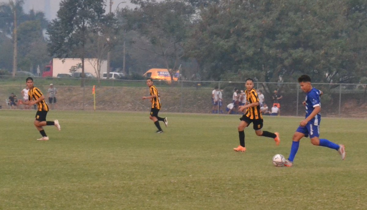 SoldeAmericapy's tweet photo. ⚽️🔵⚽️

Sub 1️⃣4️⃣

Gran esfuerzo colectivo en un verdadero partidazo.

⚽️ Junior Ramírez  

⚽️ Luis Fernandez 

⚽️ Alexander Morel 

⚽️ Benjamín Ríos 

#Guaraní  5️⃣
#SoldeAmérica 4️⃣

#FuerzaSol💪☀️ https://t.co/PRWDUGrZe6