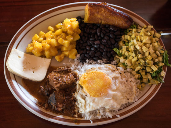 Elindolatino's tweet photo. ¡Buen día, Indolatinos! Ojalá su desayuno haya sido delicioso y bello como estos platillos típicos de Costa Rica.

#Indolatino #FelizViernes #CostaRica https://t.co/6MZ9NlbTDl