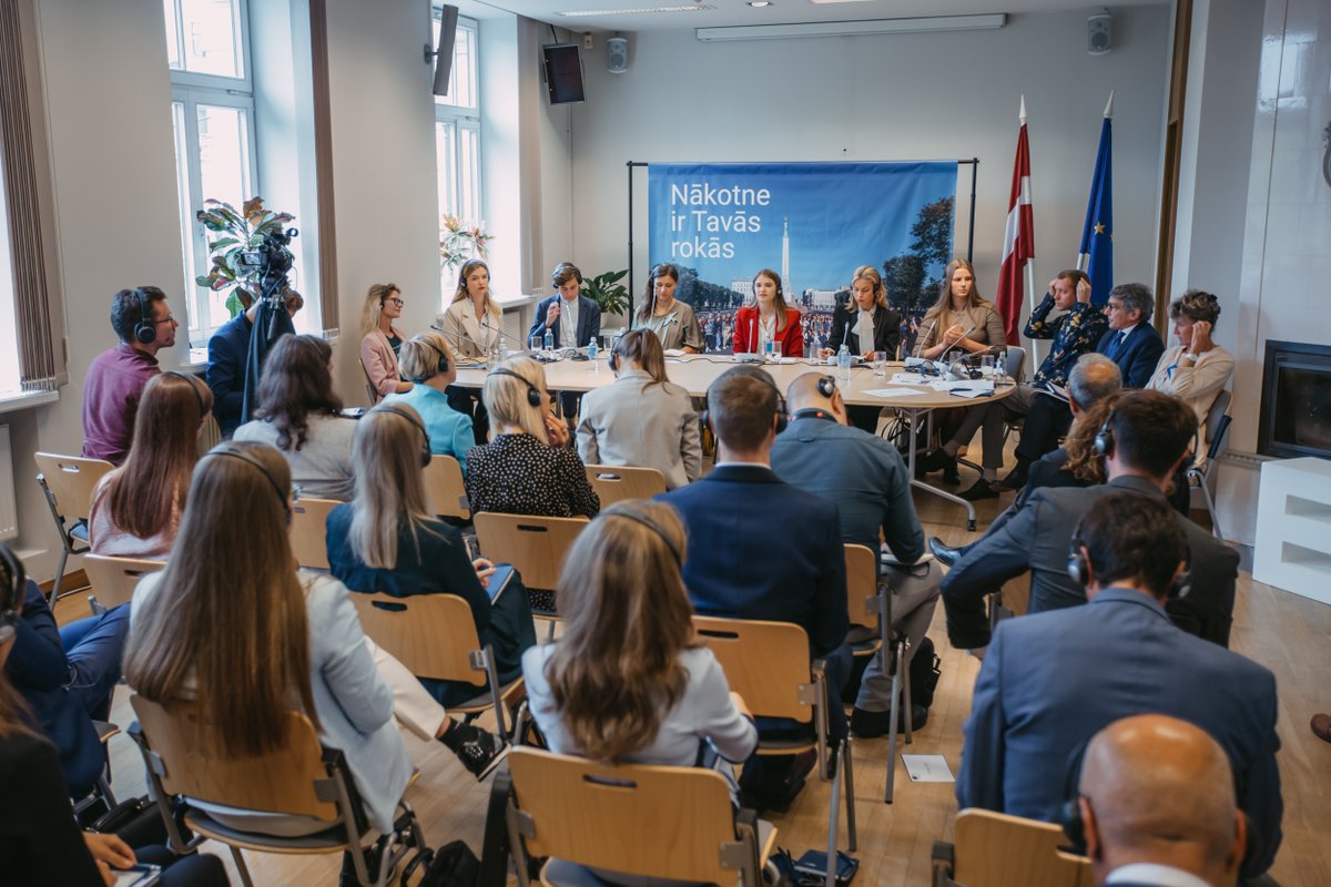 Šonedēļ <a href="/EP_President/">Roberta Metsola</a> D. Sasoli apmeklē Baltijas valstis. Vakar viņš tikās ar Latvijas Valsts prezidentu Egilu Levitu, Saeimas priekšsēdētāju Ināru Mūrnieci, nolika ziedus pie Brīvības pieminekļa un diskutēja par ES nākotni ar Latvijas jauniešu viedokļu līderiem.