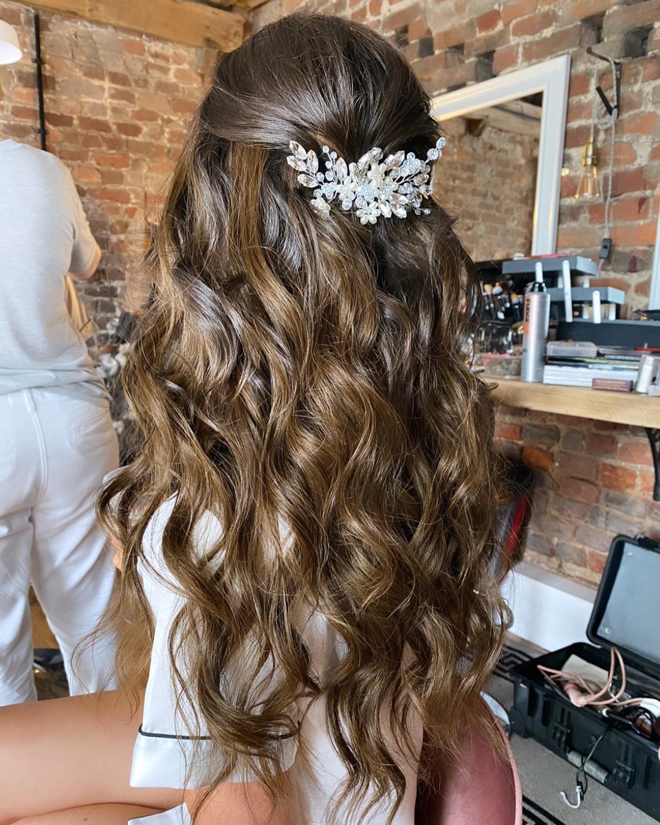 HairRehabLondon's tweet photo. The Beautiful Bride 👰

The amazing @jodiemakeupuk styled the brides hair for her special day using full pack of Luxe 20 inch Hair Rehab London extensions 

#manchesterhair #cheshirehairstylist #hairrehablondon #hairrehab #hairextensions https://t.co/811hq04HKi