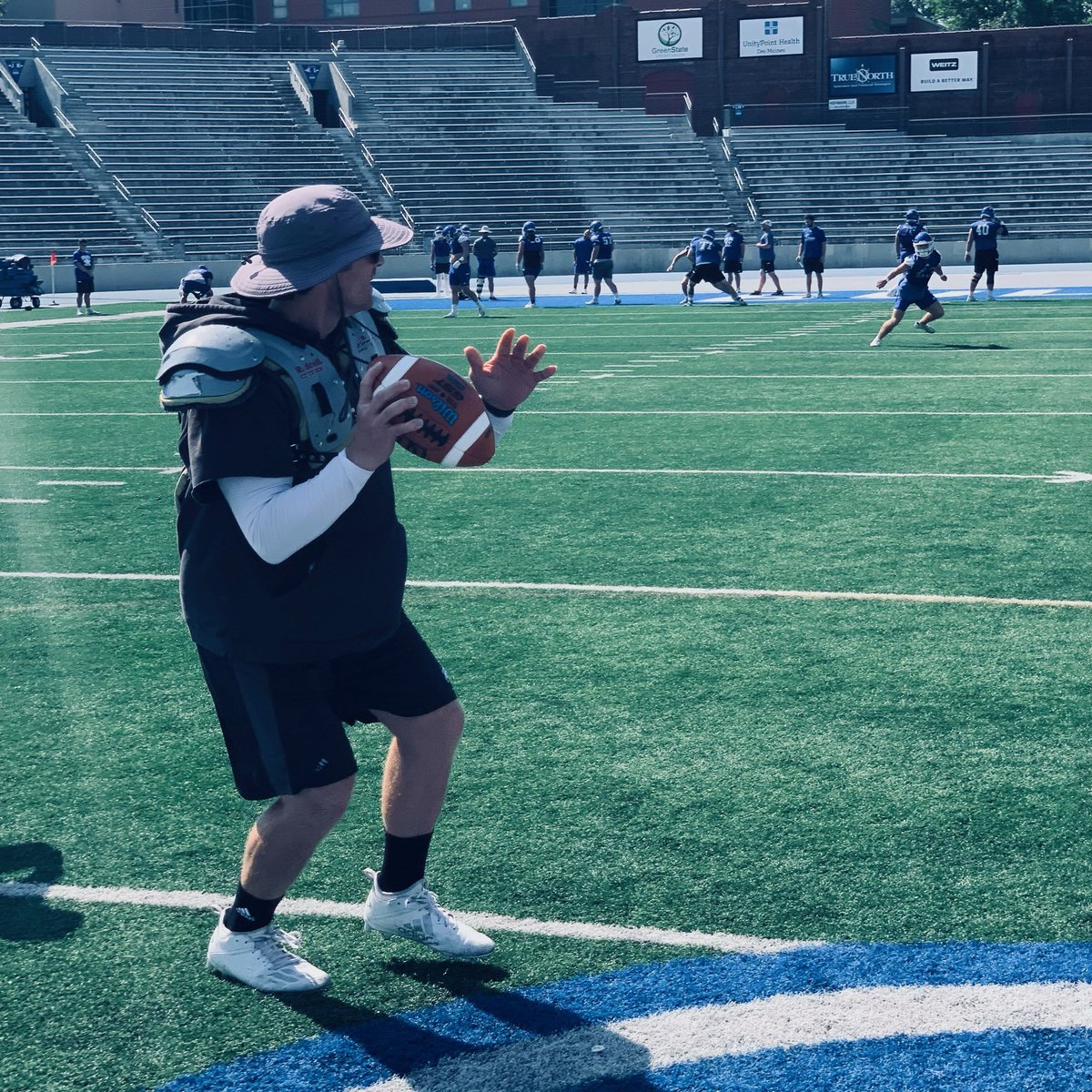 DrakeBulldogsFB's tweet photo. @MarkFreundTV @tstepsis In case anyone wanted evidence. @PardonMyTake this guy is a #footballguy #GritWeek21 #GritWeek https://t.co/zzXFn8M4vI