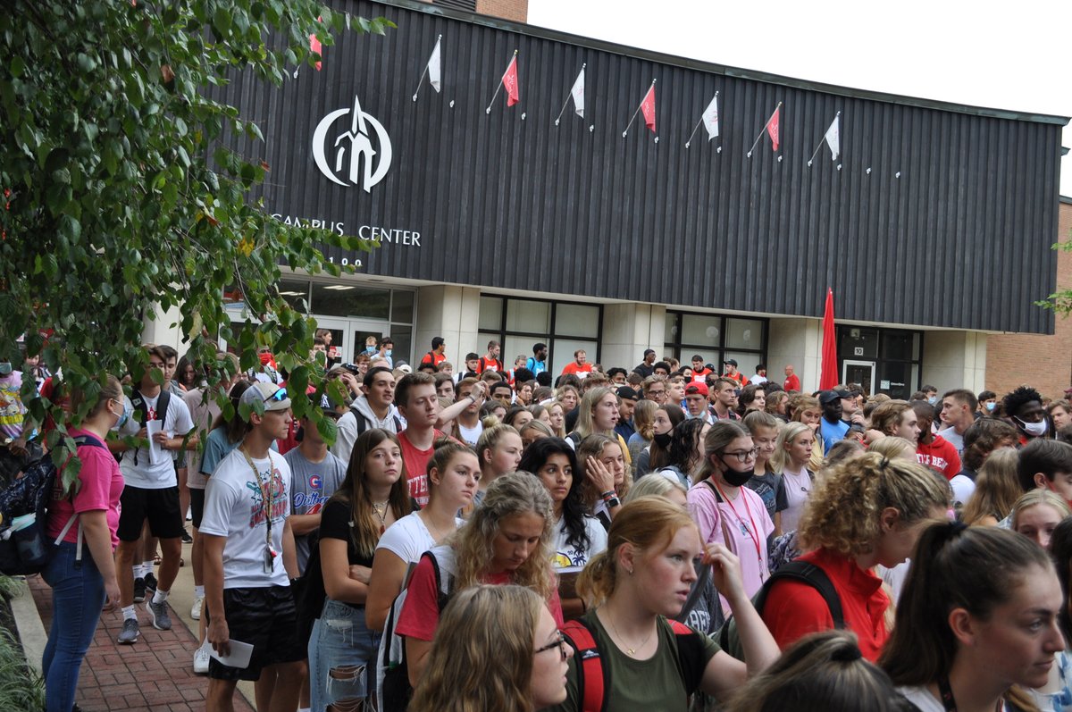 Otterbein's tweet photo. Yesterday, we welcomed the #Otterbein #ClassOf2025 with the Clap-in tradition, where faculty and staff line Grove Street and applaud the students. More photos: https://t.co/1VWQ4AD0rr
#ClapIn #Fall2021 #FallSemester #welcomeback #NewStudentConvocation #Convocation https://t.co/HKdQD6yWtq