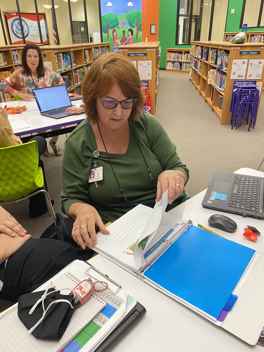 TwWelch's tweet photo. Look at their Reading Academy binders with all of their thinking. #pisdra https://t.co/BS98JZoWeS