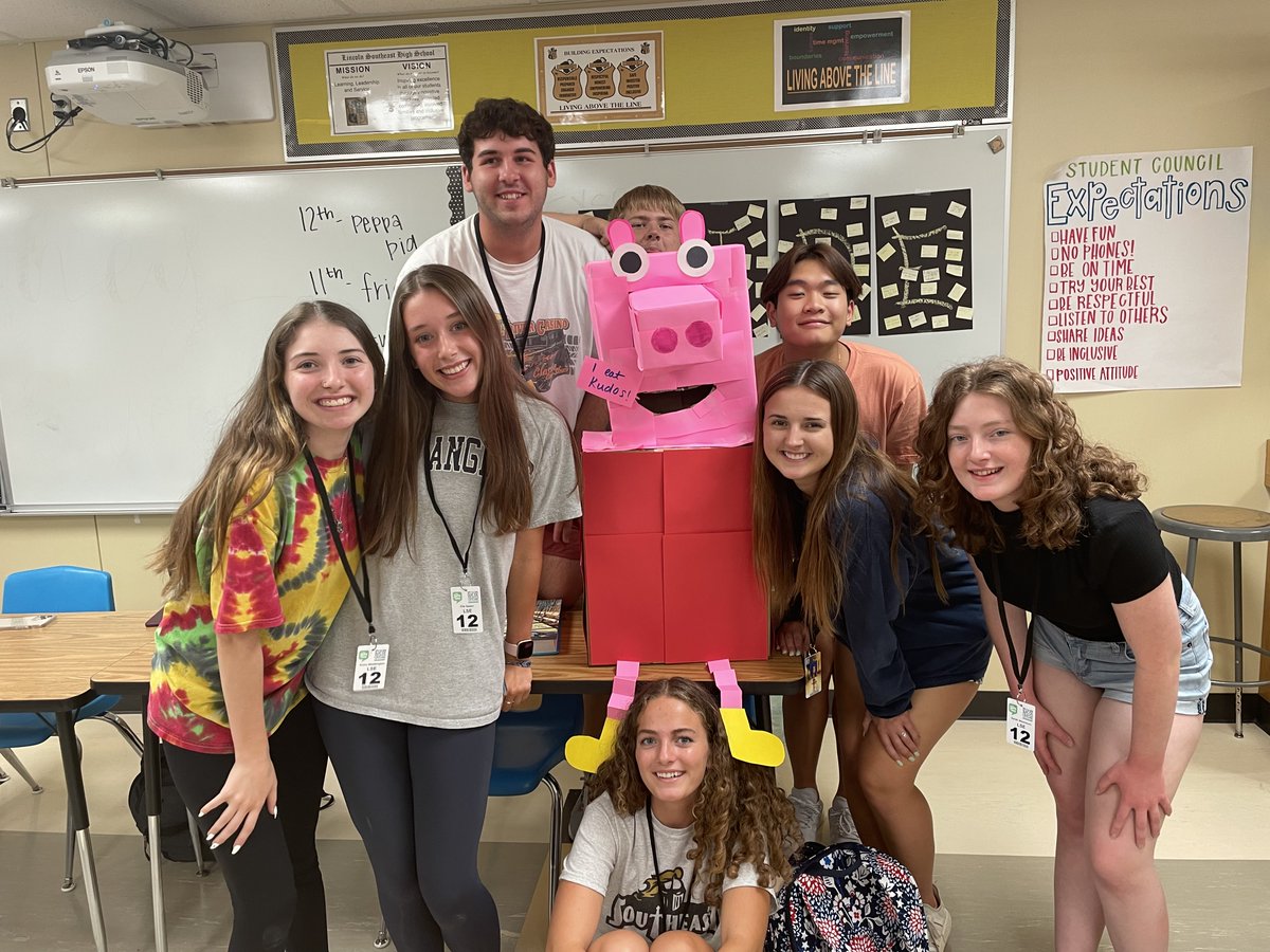 lsehs's tweet photo. LSE StuCo has been busy kicking off the new year!  #KnightPride https://t.co/A5XFX5Jkgw