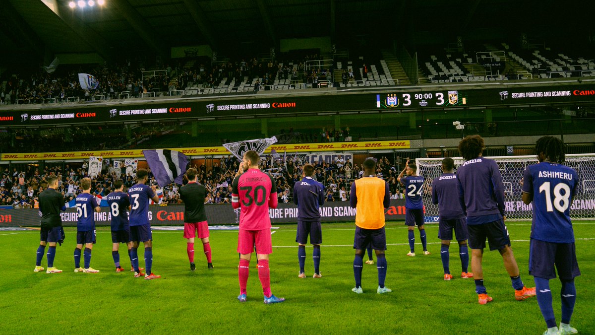 rscanderlecht's tweet photo. Een kolkend Lotto Park. Pour un match palpitant. 🟣⚪ #ANDVIT #UECL https://t.co/FmqZrcvHe7