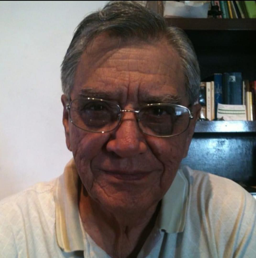 nachoperaltacol's tweet photo. Con profundo pesar informo el fallecimiento de mi tío Manuel Sánchez de la Madrid.

Un hombre que dedicó su vida al periodismo, fundó y dirigió hasta el último día de su vida al periódico El Mundo Desde Colima. https://t.co/kXpBuBJKDX