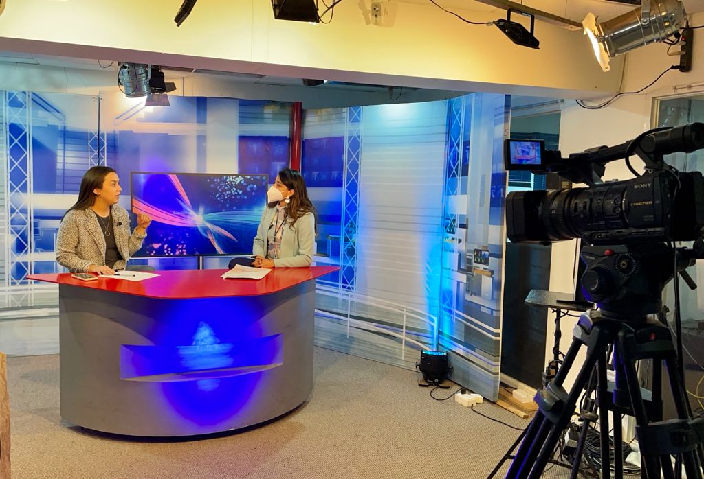 SENDA_LosLagos's tweet photo. 📺| En noticiero de @tvinetonline Directora de @SENDA_LosLagos @DirecACastillo entrega detalles sobre las modificaciones a la Ley de Alcoholes que entraron en vigencia este mes @Senda_gob https://t.co/1W6K8bIMBW