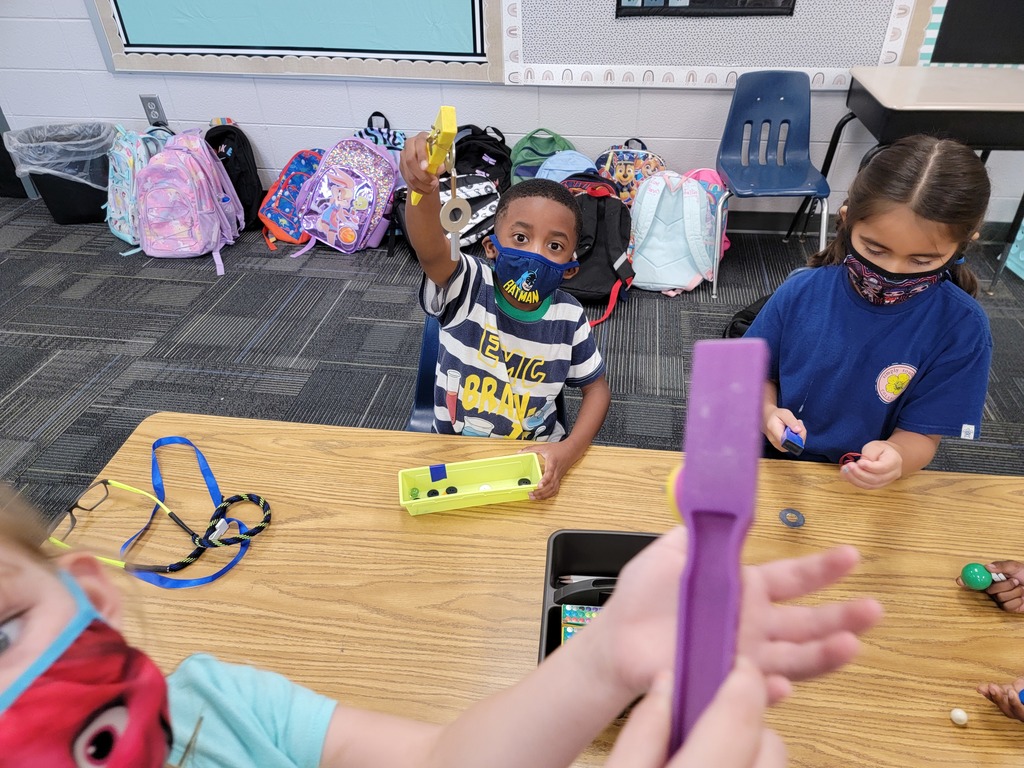 EvansSchools's tweet photo. Mrs. Martin's 1st grade class had fun exploring magnets. https://t.co/fJdcYs5E3a
